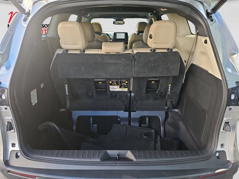 Used 2021 Toyota Sienna XLE FWD image 19