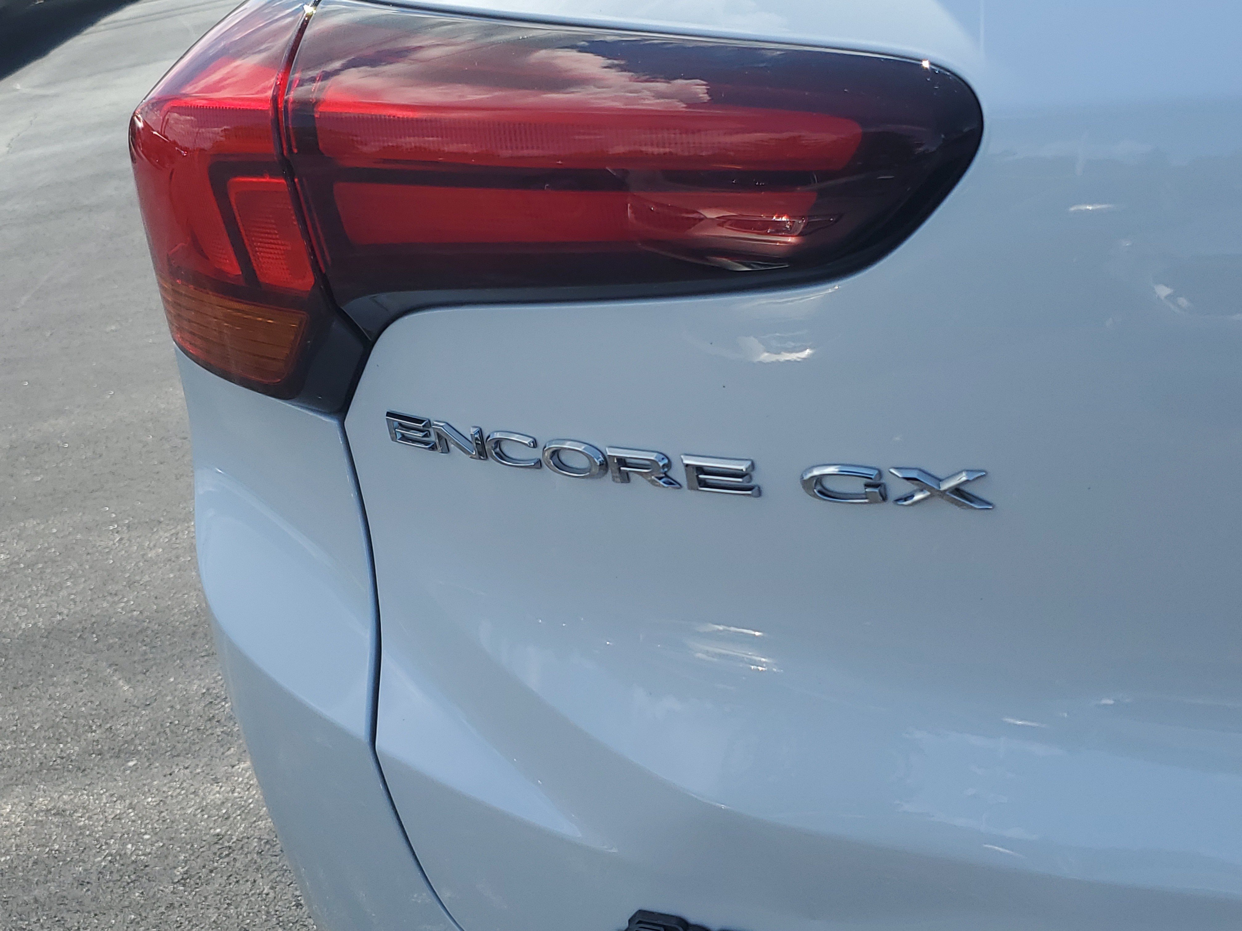 Used 2022 Buick Encore GX Select w/ Sport Touring Package FWD image 7