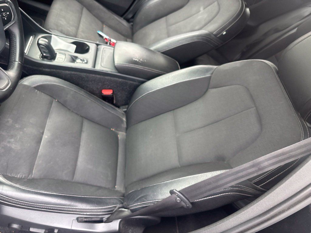 Used 2020 Volvo XC40 T5 Momentum AWD/4WD image 16