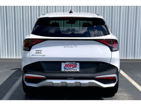 Used 2024 Kia Sportage EX FWD image 4
