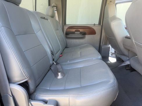 Used 2005 Ford F350 Lariat image 12