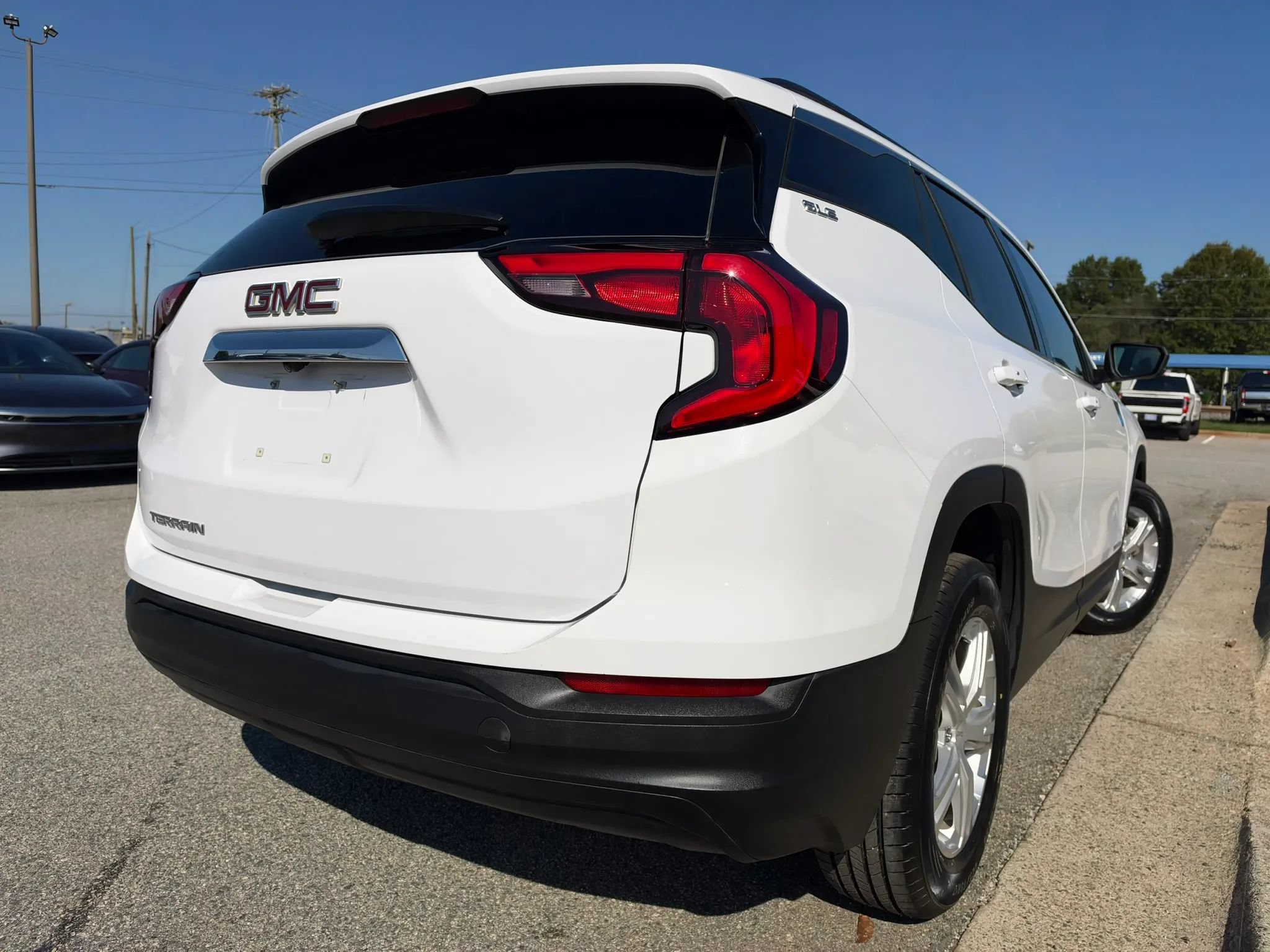Used 2020 GMC Terrain SLE w/ Driver Convenience Package FWD image 5