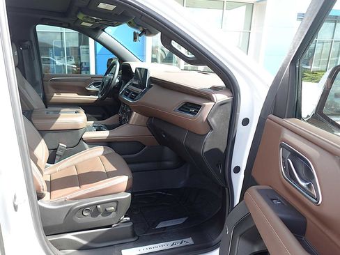 Used 2024 Chevrolet Suburban High Country AWD/4WD image 32