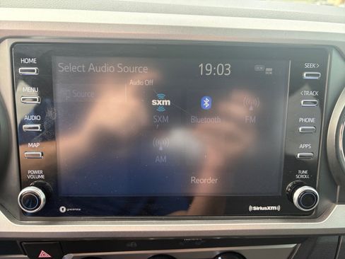 Used 2020 Toyota Tacoma SR5 RWD image 20