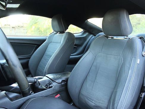 Used 2017 Ford Mustang Coupe RWD image 14