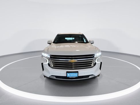 Used 2023 Chevrolet Suburban High Country image 3