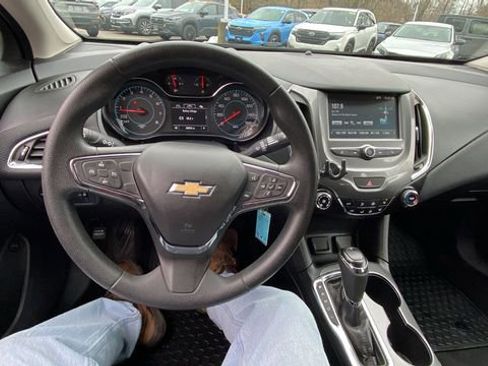 Used 2017 Chevrolet Cruze LT image 20