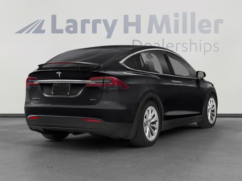 Used 2018 Tesla Model X 75D image 2