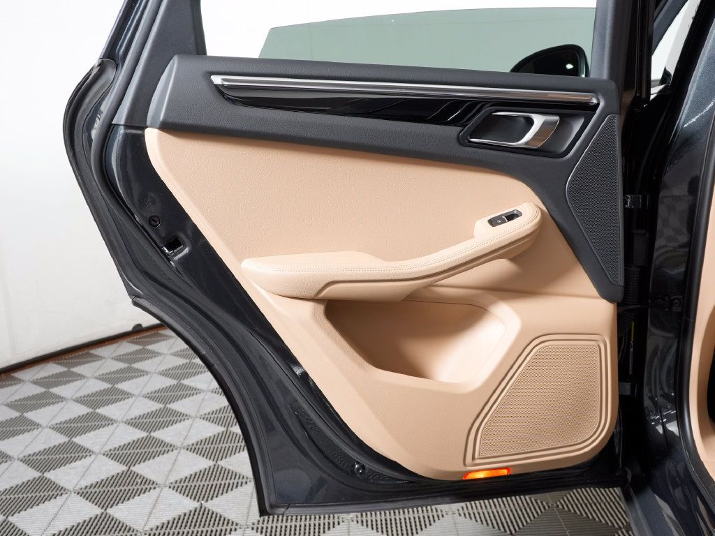 Certified 2023 Porsche Macan AWD/4WD image 35