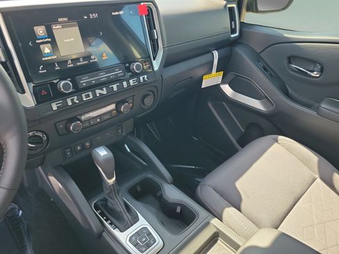 New 2026 Nissan Frontier SV w/ All-Weather Content Package AWD/4WD image 31