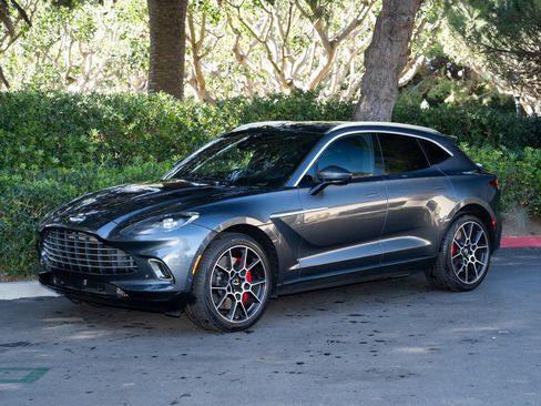 Used 2021 Aston Martin DBX image 2