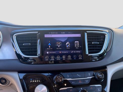 Used 2018 Chrysler Pacifica Touring-L Plus FWD image 31