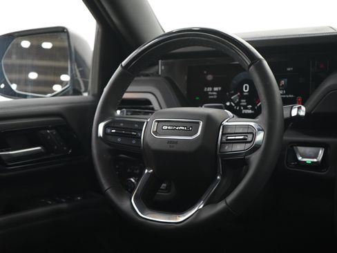 Used 2025 GMC Yukon XL Denali w/ Denali Reserve Package AWD/4WD image 16