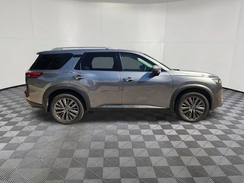 Used 2022 Nissan Pathfinder SL w/ SL Premium Package FWD image 4