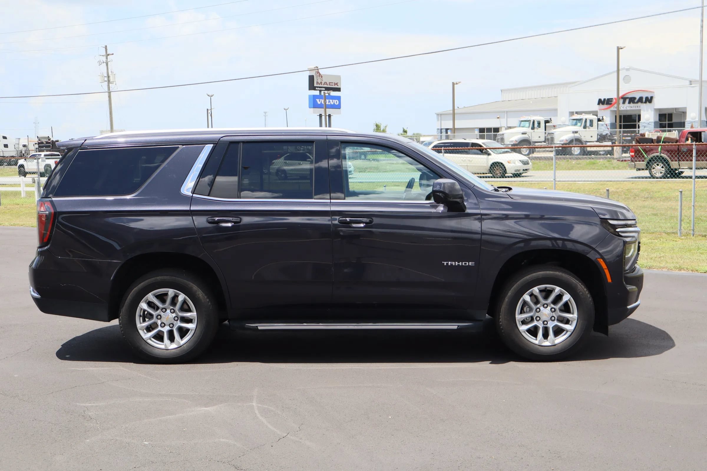 Used 2025 Chevrolet Tahoe LT RWD image 8