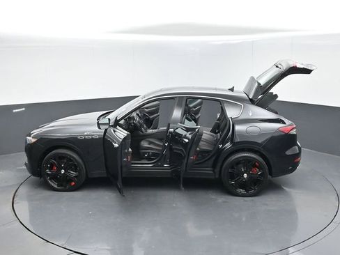 Used 2023 Maserati Levante GT AWD/4WD image 57