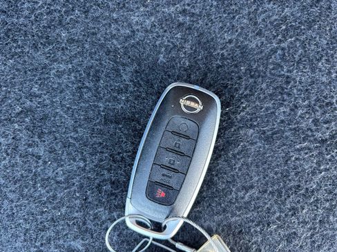 Used 2025 Nissan Rogue SV FWD image 27