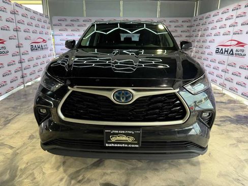 Used 2022 Toyota Highlander LE AWD/4WD image 3