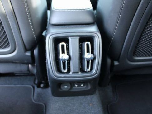 Used 2025 Volvo XC40 B5 Plus image 36