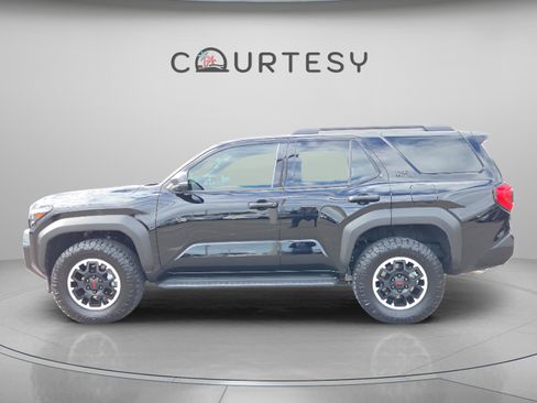 Certified 2025 Toyota 4Runner TRD Off Road image 2