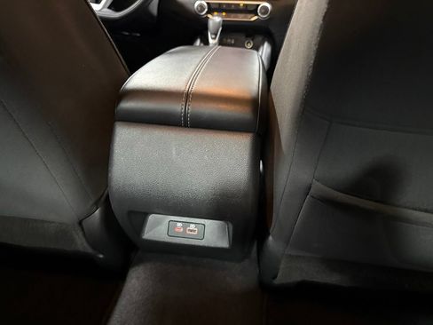 Used 2025 Nissan Altima 2.5 SV FWD image 14