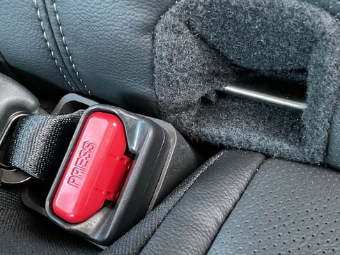 Used 2025 Honda HR-V EX-L image 16