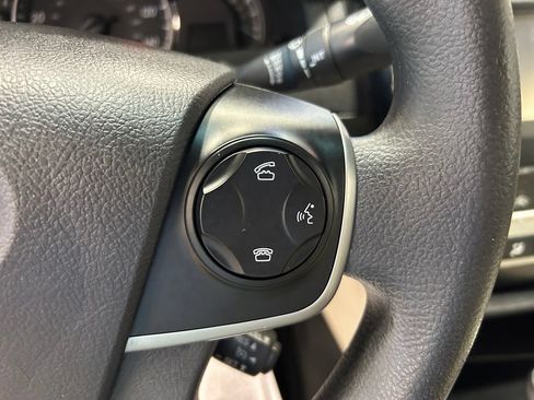 Used 2014 Toyota Camry LE FWD image 11