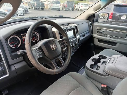 Used 2019 RAM 1500 Classic SLT AWD/4WD image 2