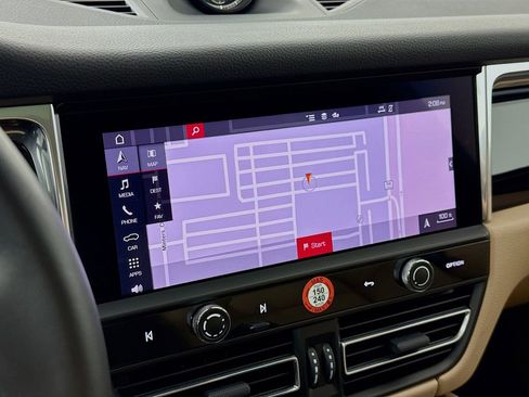 Certified 2025 Porsche Macan image 20