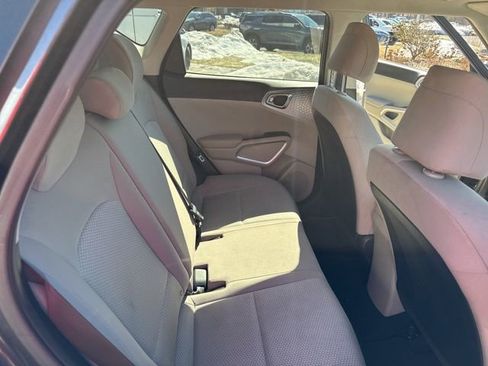 Used 2023 Kia Soul LX w/ LX Technology Package image 28