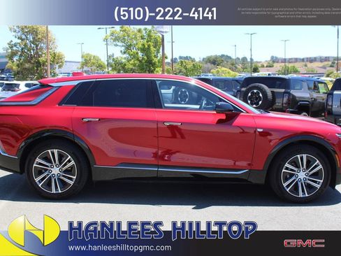 Used 2024 Cadillac Lyriq Luxury AWD/4WD image 6