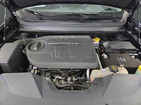 Used 2019 Jeep Cherokee Latitude w/ Cold Weather Group image 39