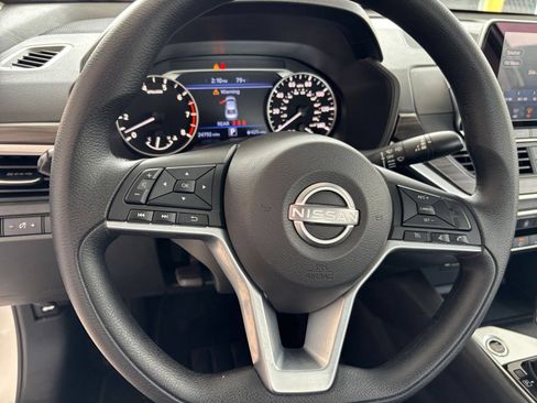 Used 2025 Nissan Altima 2.5 SV FWD image 28