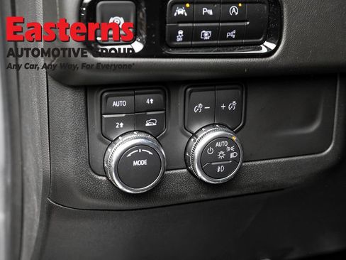 Used 2025 GMC Yukon Denali AWD/4WD image 23