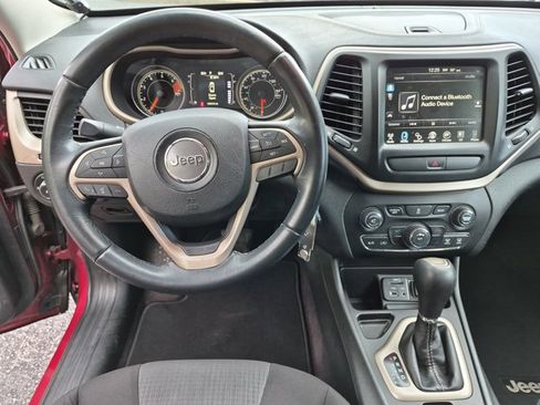 Used 2017 Jeep Cherokee Latitude w/ Trailer Tow Group FWD image 14