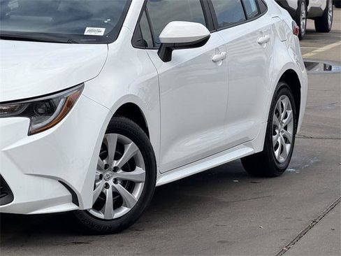 Certified 2025 Toyota Corolla LE image 3