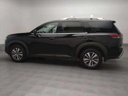 Used 2023 Nissan Pathfinder SL w/ Lighting Package (N92) FWD image 3