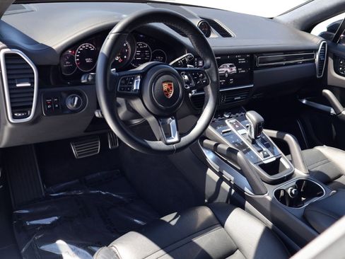 Certified 2019 Porsche Cayenne Turbo image 4