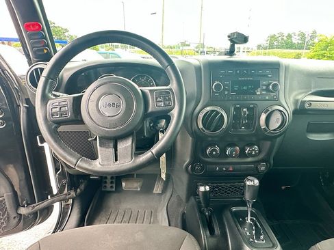 Used 2018 Jeep Wrangler Unlimited Sport S AWD/4WD image 19