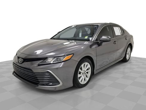 Used 2022 Toyota Camry LE image 1