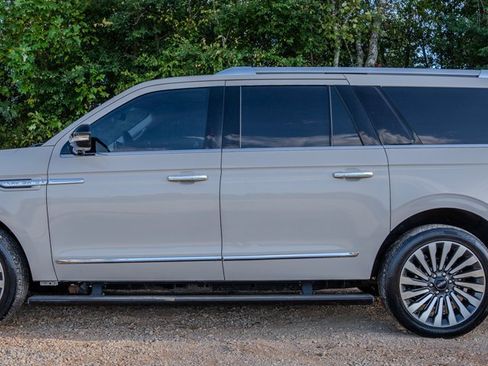 Used 2019 Lincoln Navigator L Reserve AWD/4WD image 2