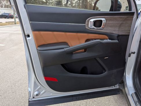 Used 2021 Kia Sorento SX Prestige image 12