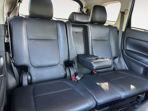 Used 2016 Mitsubishi Outlander GT AWD/4WD image 13