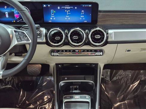 Used 2026 Mercedes-Benz GLB 250 image 14