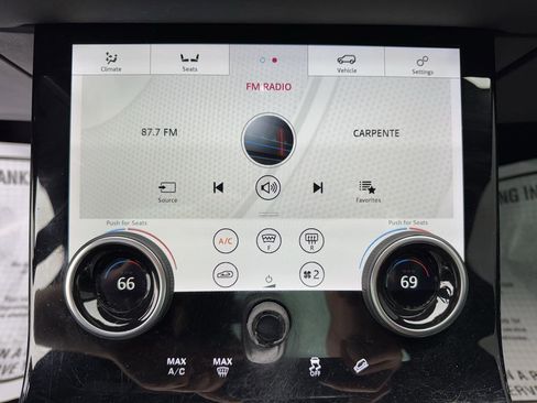 Used 2020 Land Rover Range Rover Evoque SE image 17