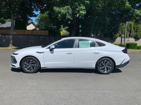New 2026 Hyundai Sonata Blue FWD image 2