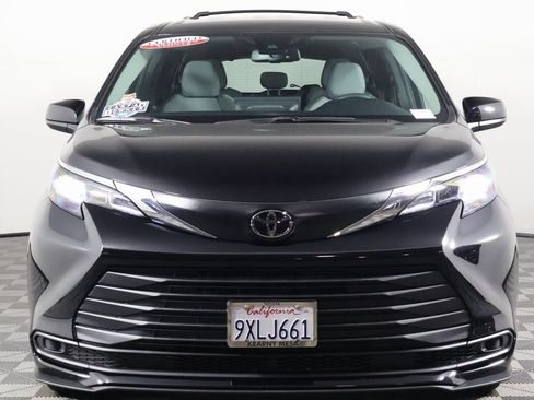 Used 2026 Toyota Sienna LE FWD image 2