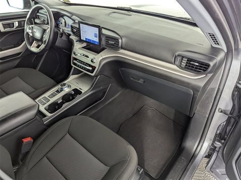 Used 2024 Ford Explorer XLT image 37