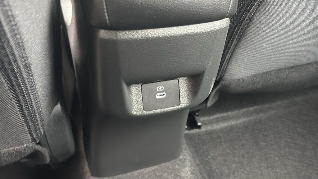 Used 2025 Nissan Versa SR w/ Trunk Package FWD image 9