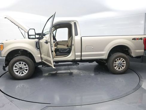 Used 2017 Ford F250 XLT w/ XLT Value Package AWD/4WD image 38
